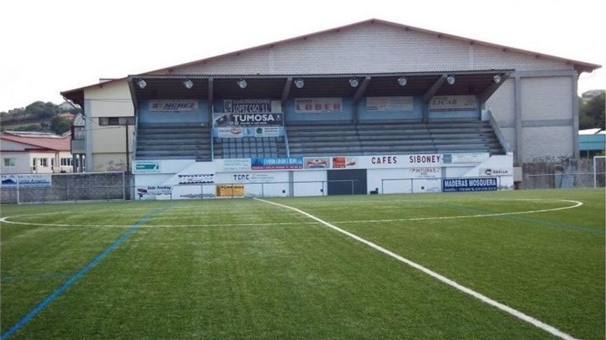 Instalaciones del campo de fútbol As Mariñas, en Sada. |  LOC