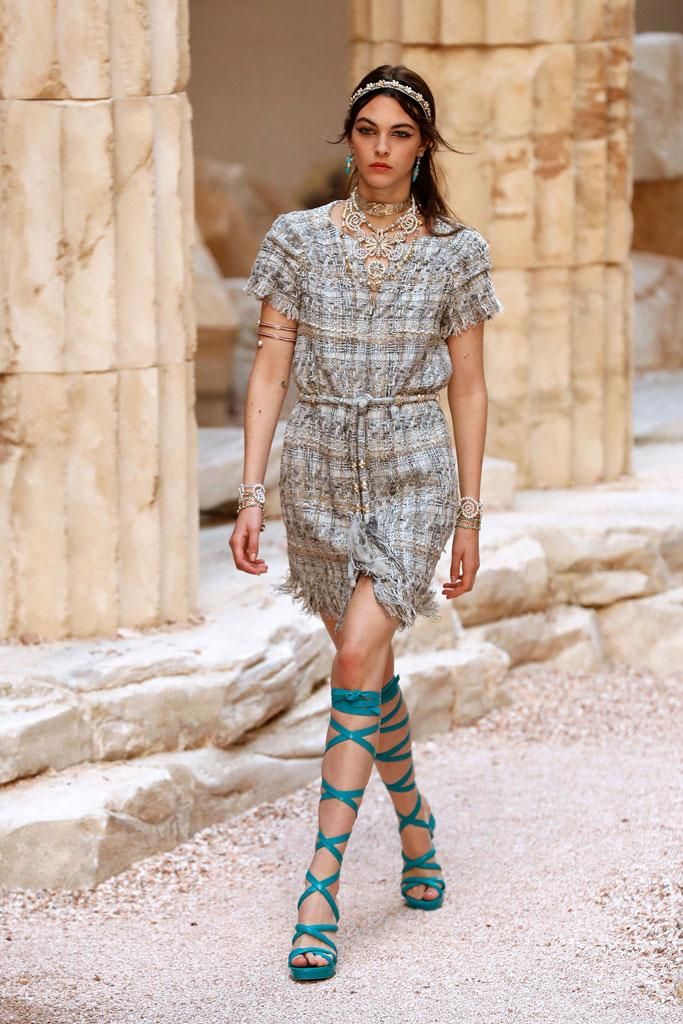 Chanel Colección Crucero 2018: traje de tweed a cuadros