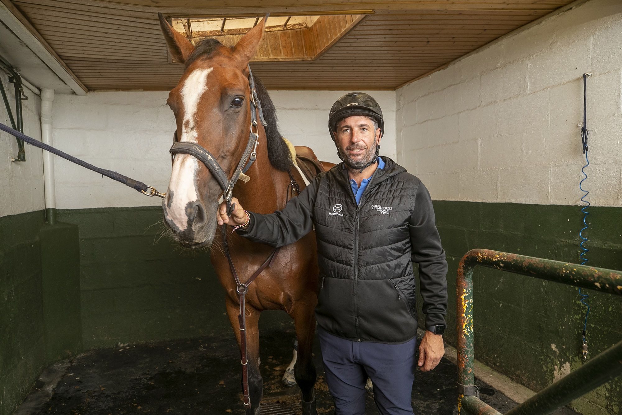 Carlos Domínguez con Chilla Out Charlie en el club Alazán