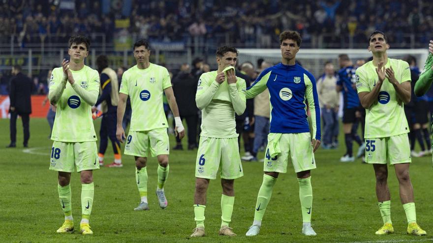 Los jugadores del Bar?a, derrotados tras perder en Mil芍n