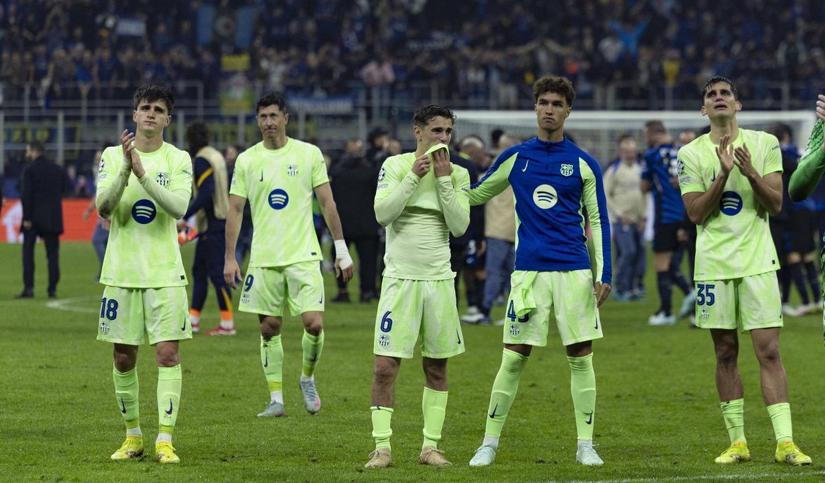 Los jugadores del Barça, derrotados tras perder en Milán