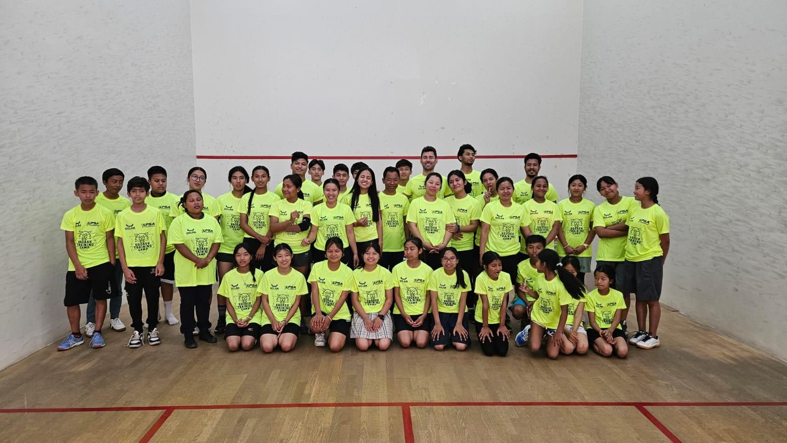 Borja Golán en Katmandú, donde está impartiendo clases de squash a jóvenes con pocos recursos de la mano de SOS Nepal