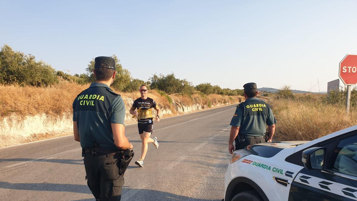 La Guardia Civil aporta seguridad y vigilancia al reto solidario &#039;1000 kilómetros por la Sonrisa Infantil&#039;.