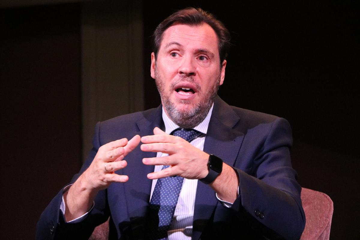 El ministro de Transportes, Óscar Puente, este lunes en 'Los Desayunos del Ateneo'.