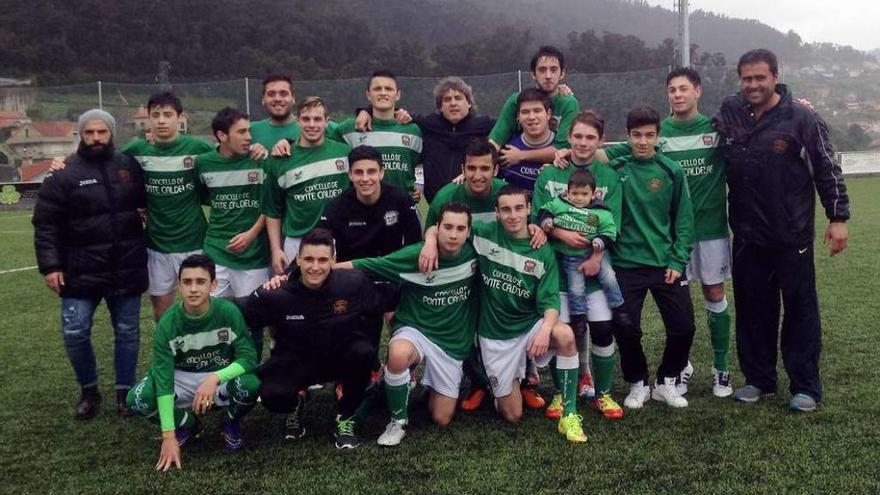 Equipo juvenil de Ponte Caldelas que consiguió el ascenso a Primera. // R.V.