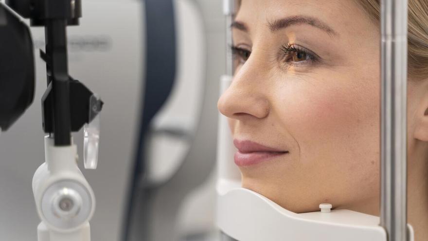 Antes espasmos palpebrales continuos, es recomendable acudir a un oftalmólogo