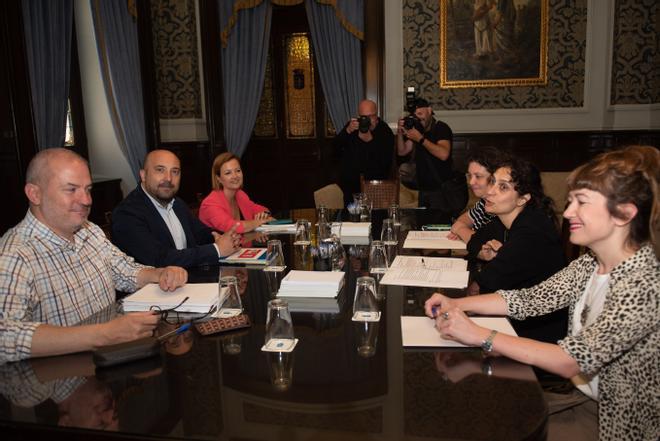 Tercera reunión entre PSOE y BNG para decidir la fórmula de Gobierno en A Coruña
