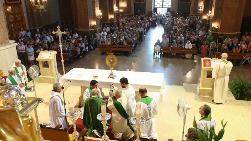 Masiva respuesta de los fieles en el desagravio al robo en Sant Pasqual