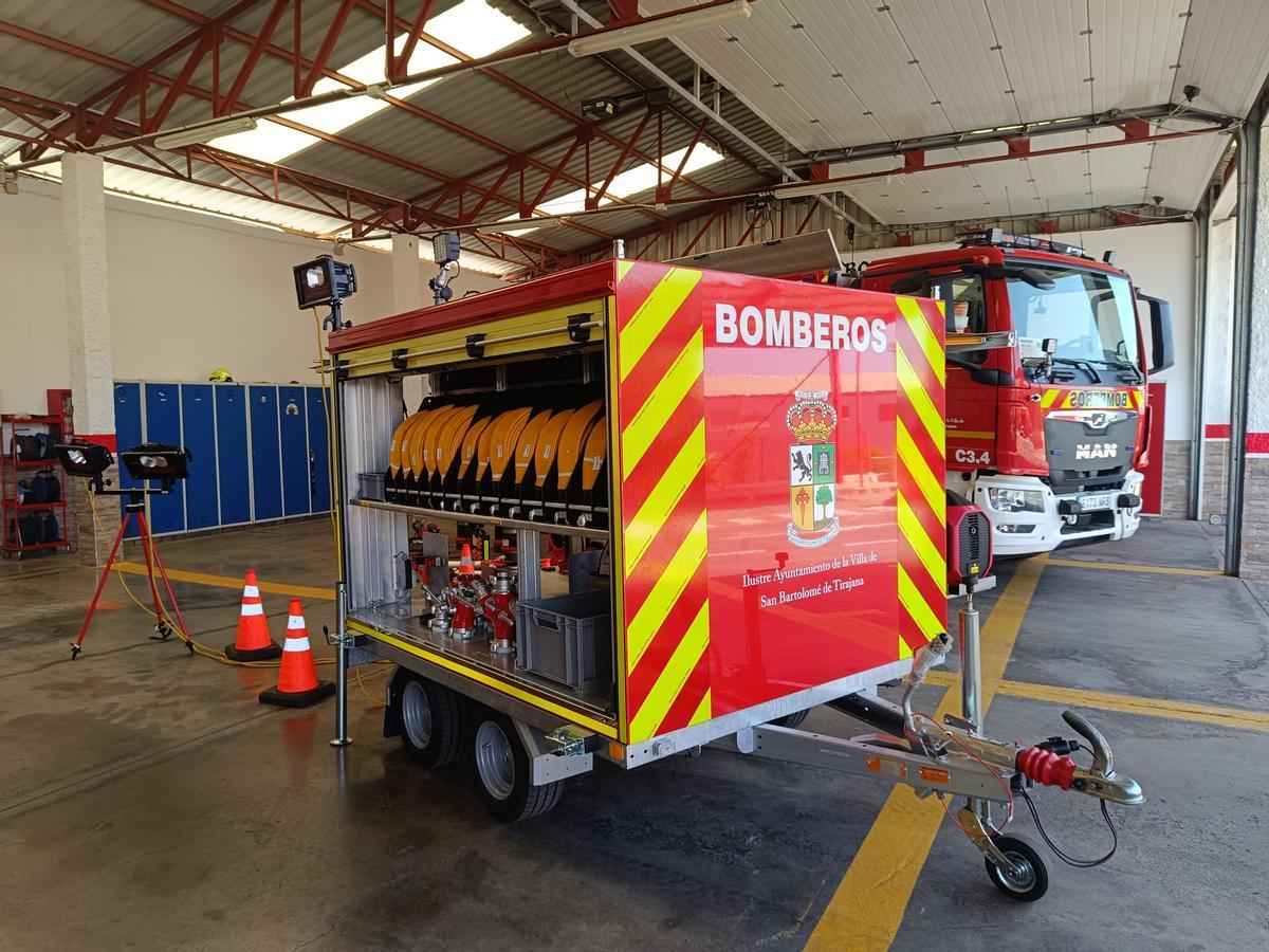Imagen del remolque con motobomba.