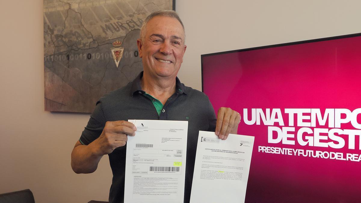 Felipe Moreno muestra los certificados con Hacienda y la Seguridad Social en 2024