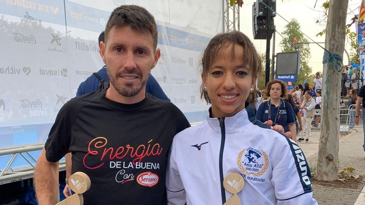 Fatima Ouhaddou, a la derecha en Valencia, junto a Chiki Pérez, el mejor español.