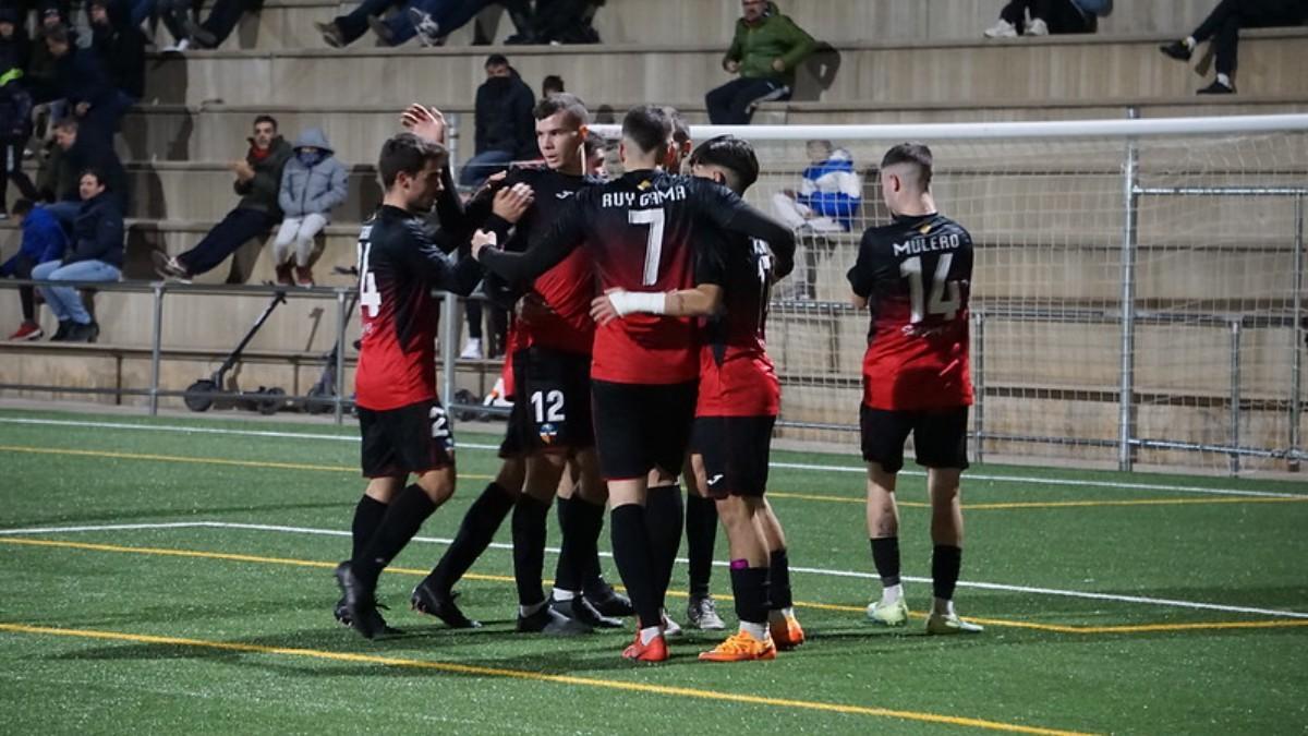Los jugadores del Sant Cugat celebran un gol