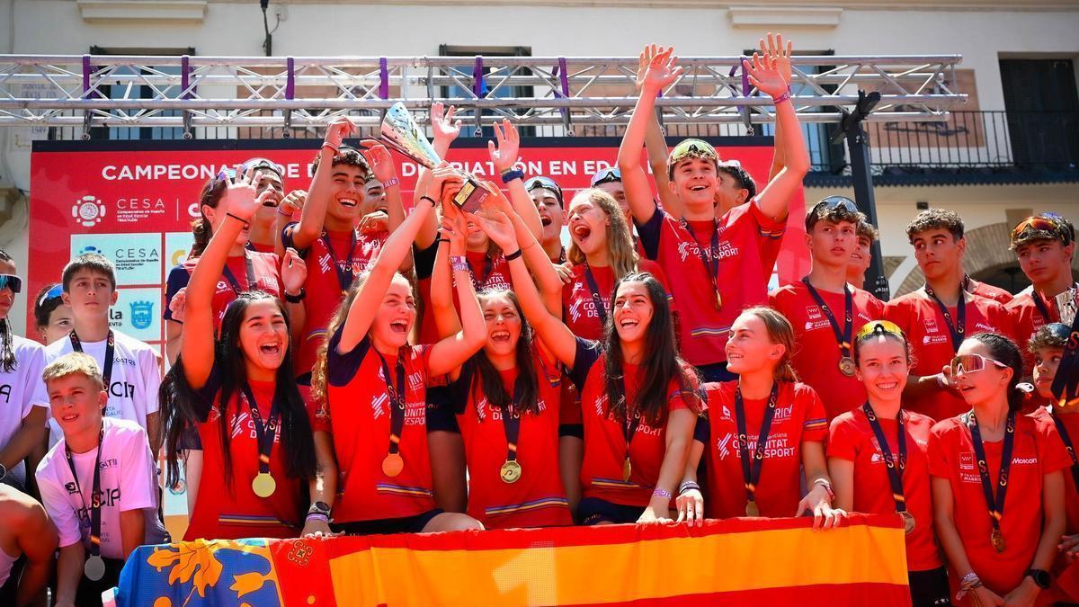 Celebración de la selección valenciana tras su éxito.