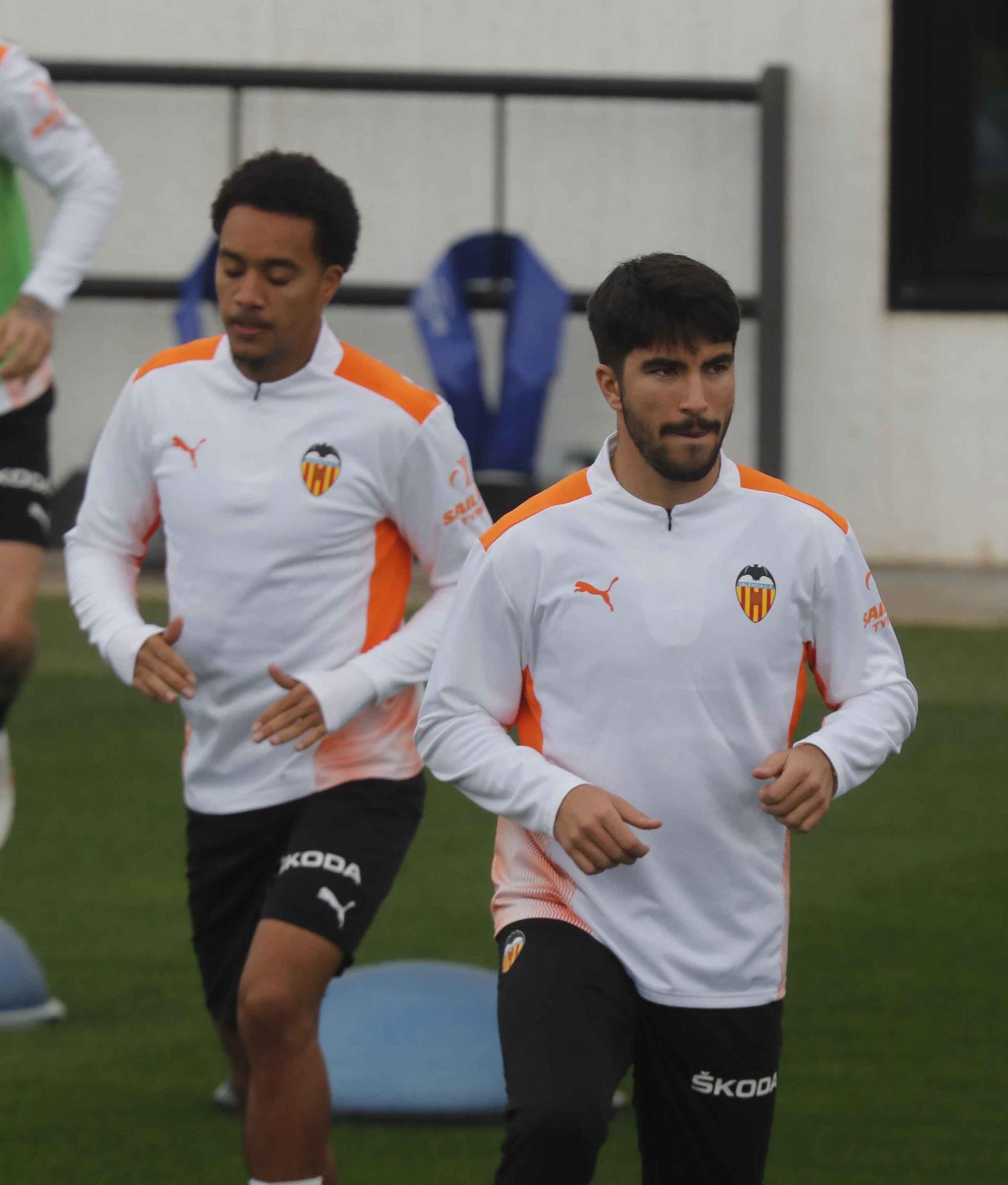 Última sesión antes del partido frente a la Real Sociedad para el Valencia