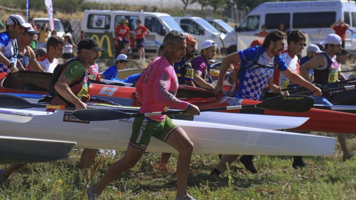 Merchán corre con su piragua al inicio de una prueba anterior. | U. L. F.