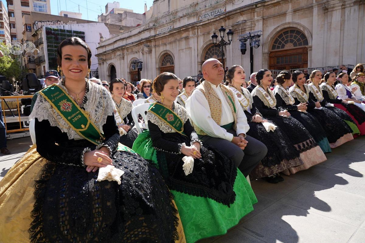 Las reinas de la fiestas y las damas de la ciudad no faltaron a la cita musical.