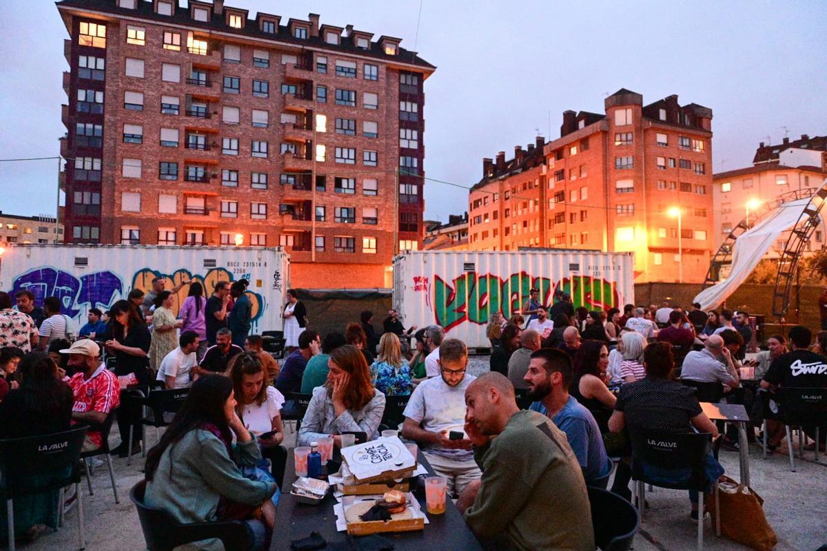 Ambiente en el Kuivi Almacenes de Ciudad Naranco.