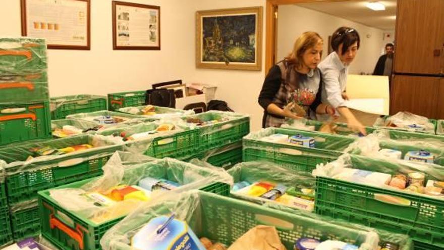 Benicàssim reparte 90 lotes navideños para los más necesitados