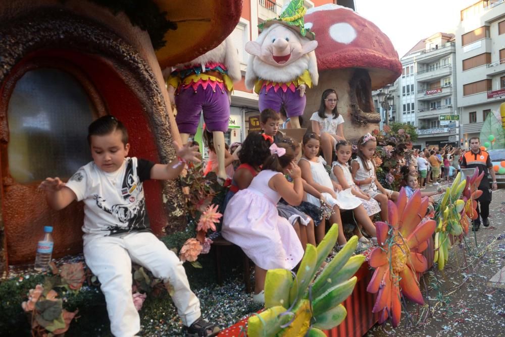 El Concello da un impulso al desfile de carrozas con más composiciones y una mejoría estética