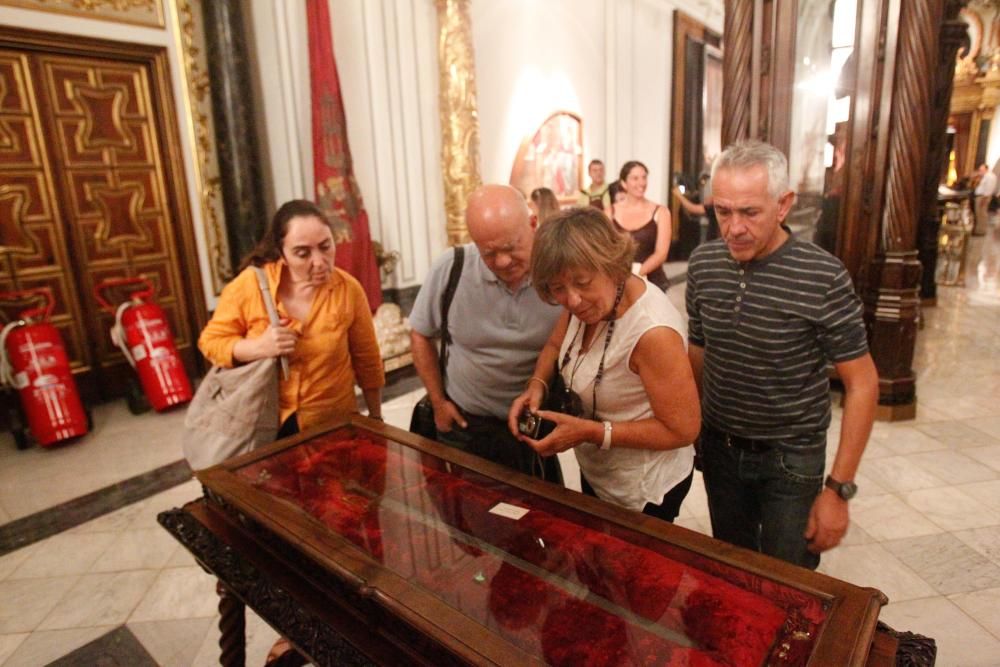 Visita a la Real Senyera en el Ayuntamiento