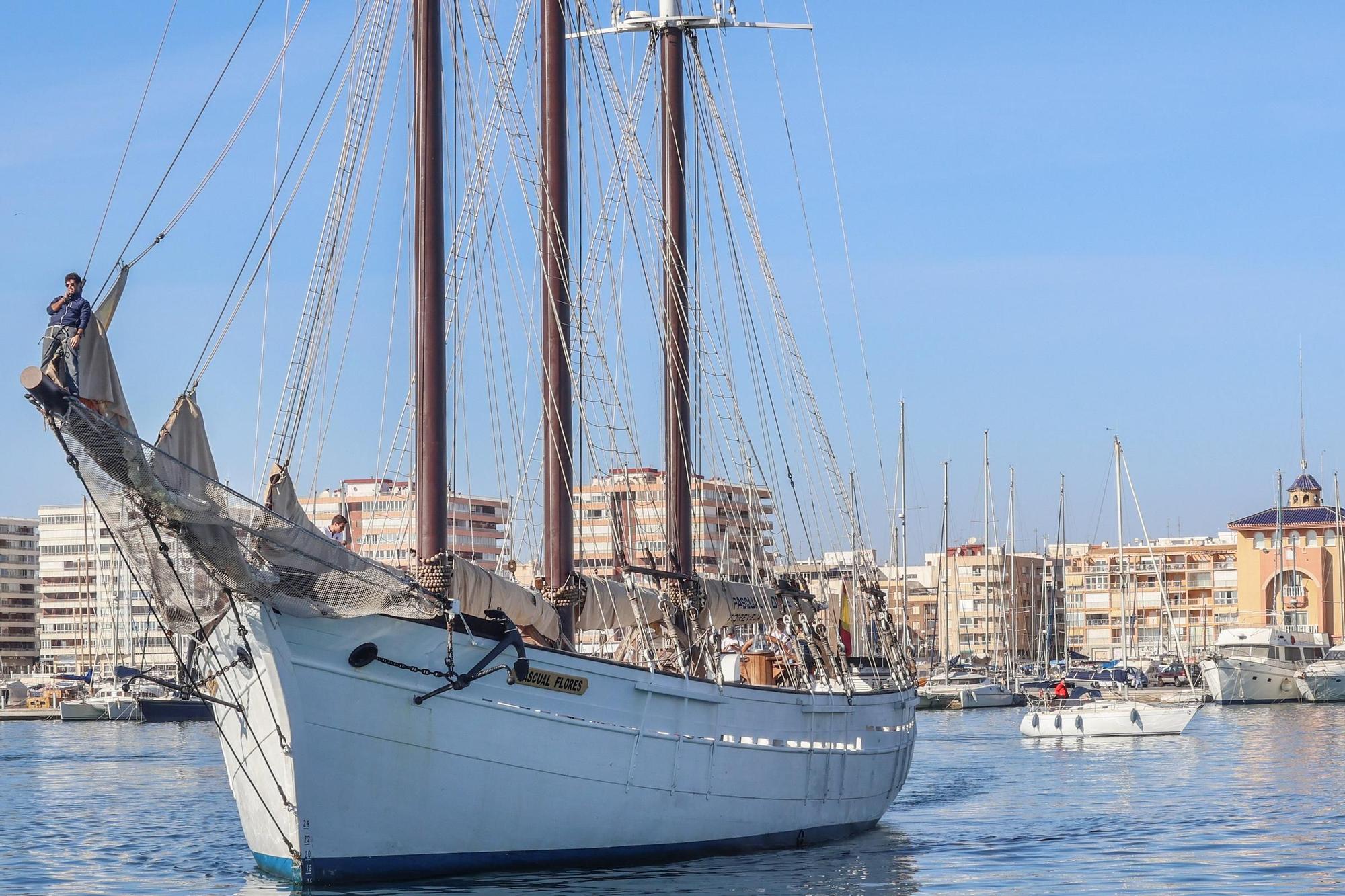 El velero histórico Pascual Flores ya está en la bahía de Torrevieja