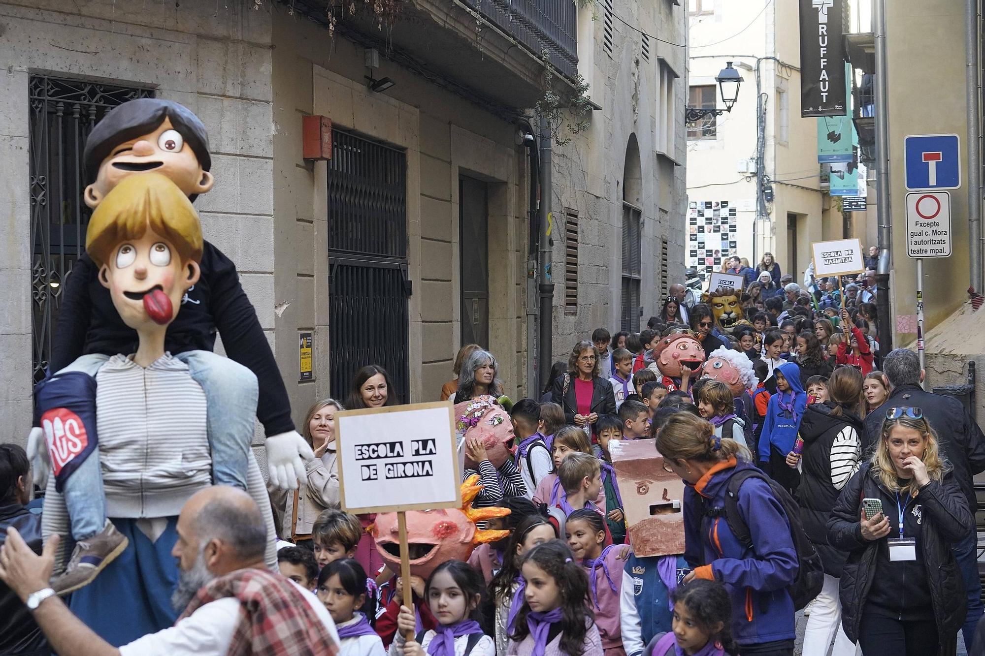 Les fotos de la cercavila d'escoles amb la Girona Marxing Band i els Gegantons de Girona