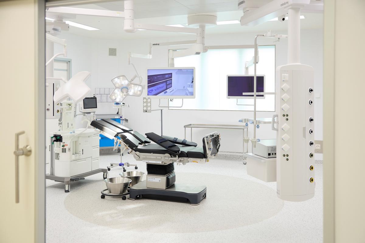 El Hospital Vithas Barcelona cuenta con 160 habitaciones individuales y 14 quirófanos.