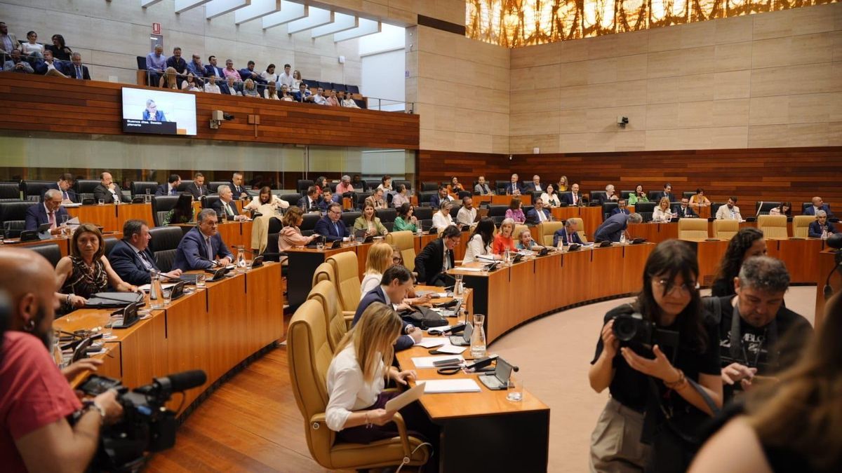 Un pleno de la Asamblea de Extremadura.