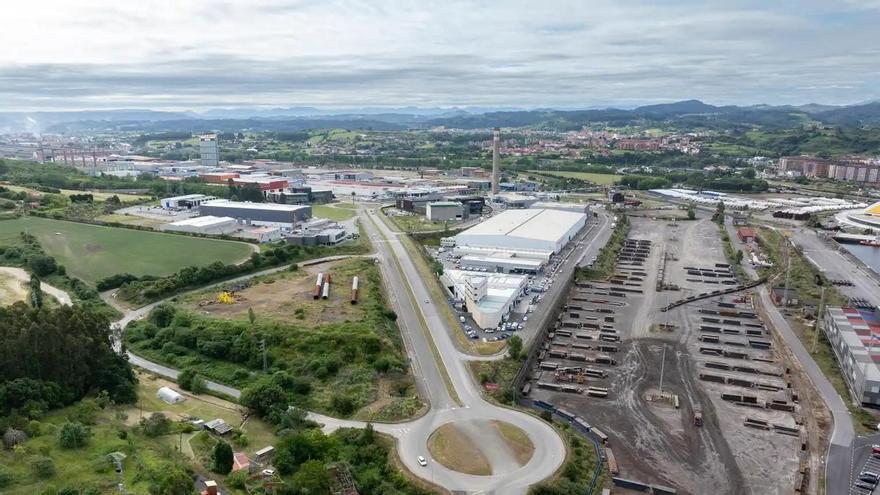 El Puerto de Avilés habilitará un tercer carril hasta Valliniello para aliviar el tráfico de más de 300 camiones diarios