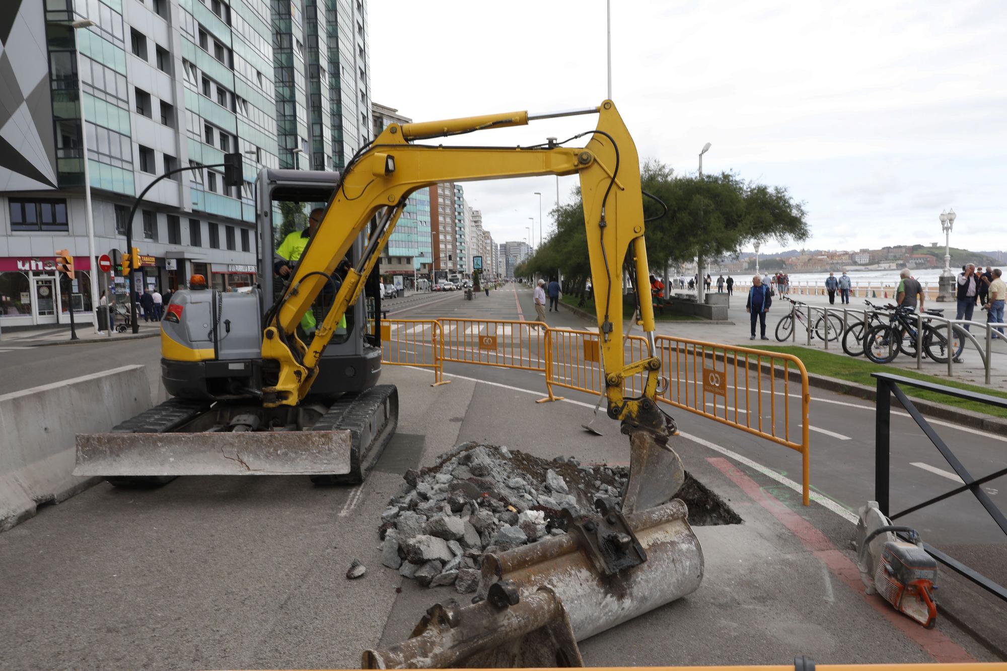 En imágenes: comienza la obra de desmantelamiento del "cascayu" en Gijón