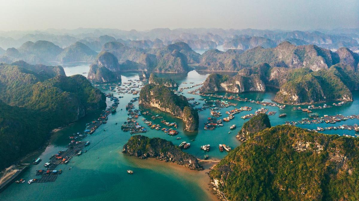 Pueblo pescador de Cat Ba, Vietnam