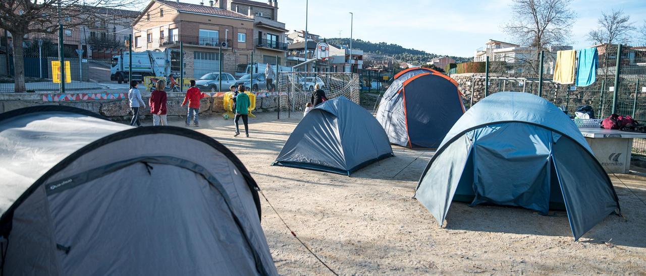 Acampada al costat dels barracons, fa uns dies