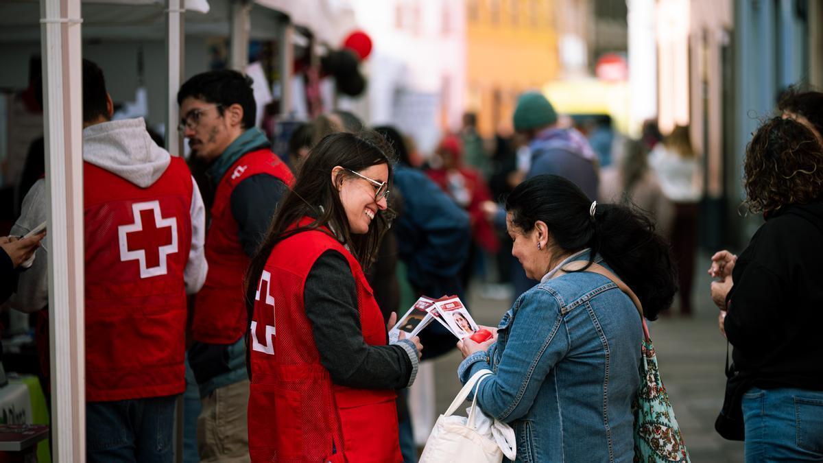 La Laguna ha celebrado la novena edición de la Feria de Voluntariado en la que han participado cerca de medio centenar de entidades.
