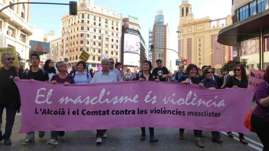 Integrantes del Col.lectiu 8 de Març de la comarca en la manifestación.