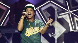 Bruno Mars durante un concierto. 