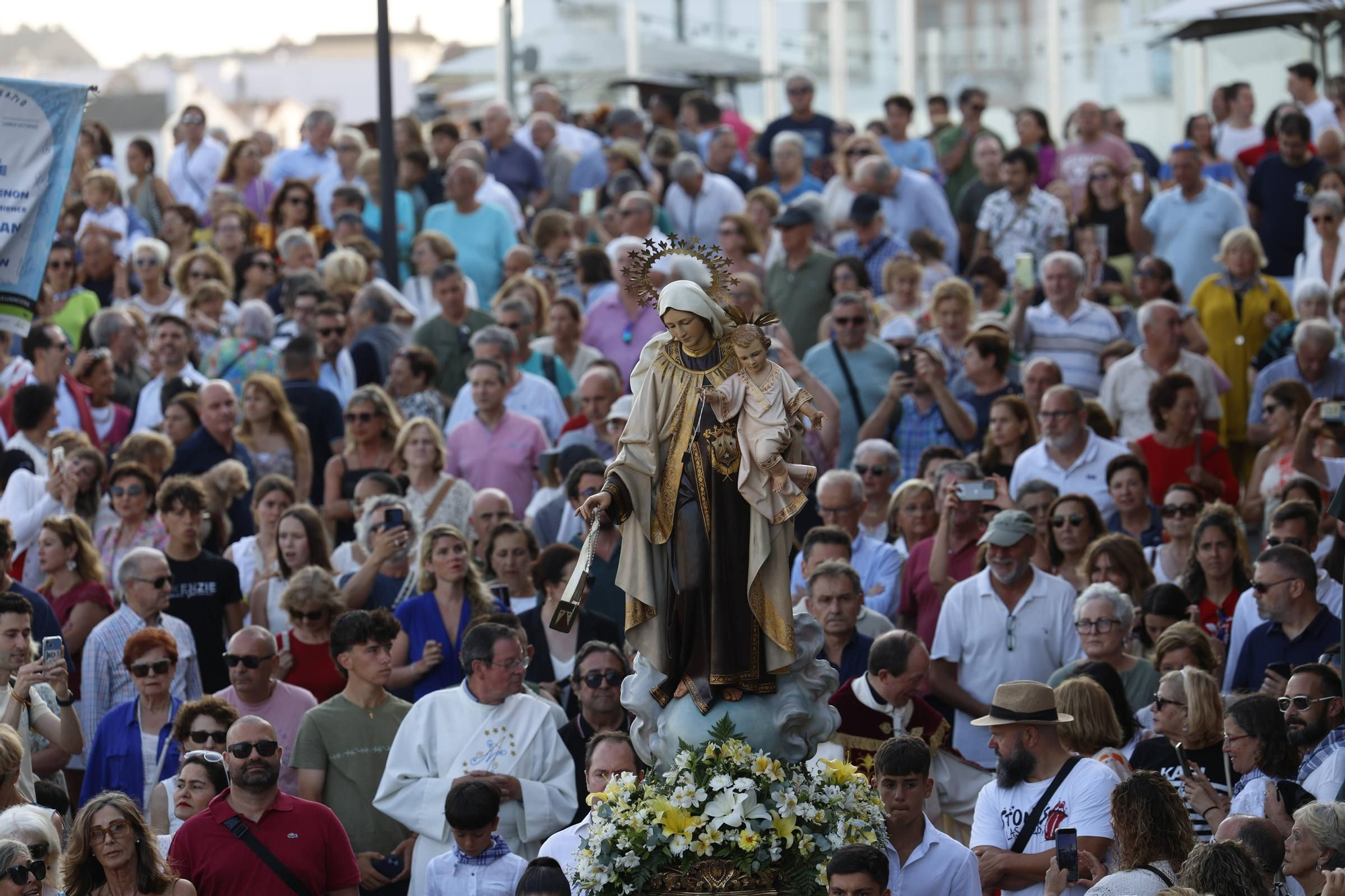 EN IMÁGENES: Multitudinaria procesión del Carmen en Luanco
