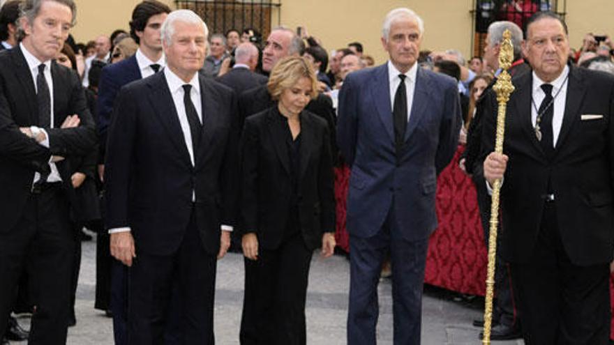 La familia de la duquesa de Alba en la Iglesia del Valle