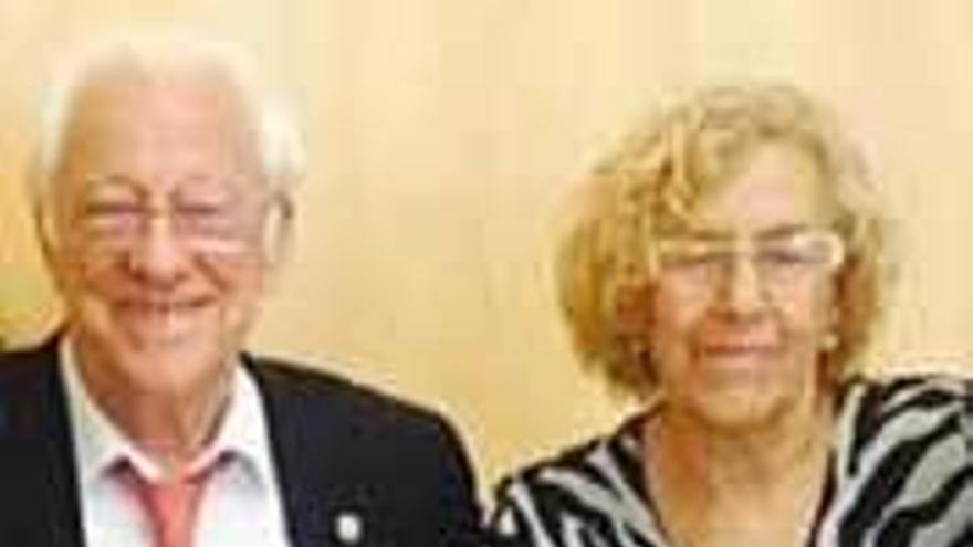 El Padre Ángel, con Carmena.