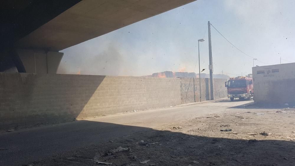 Incendio en el polígono Villa Rosa de Málaga