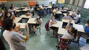Els pediatres demanen la retirada progressiva de les mascaretes a les escoles