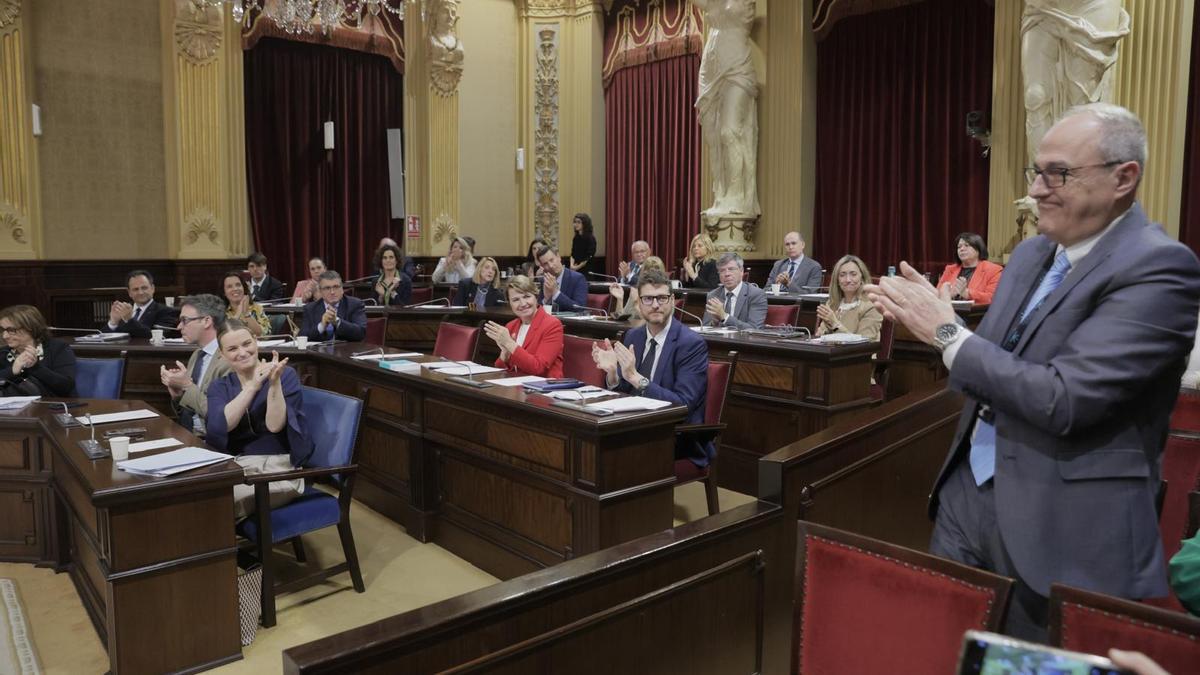 El aplauso del PP al nuevo director de IB3, Josep Codony.