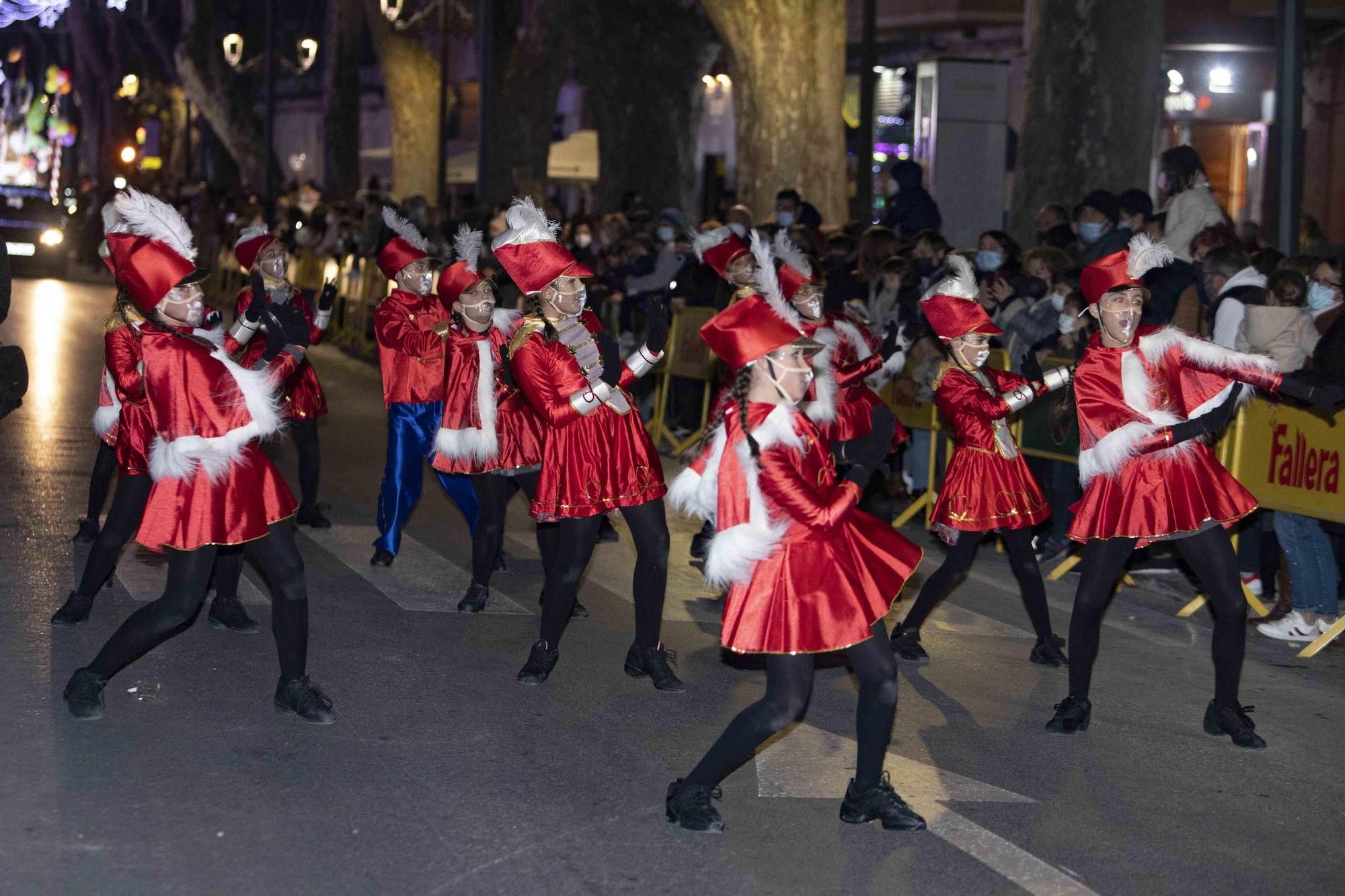 Los Reyes Magos recorren de nuevo las calles de Xàtiva