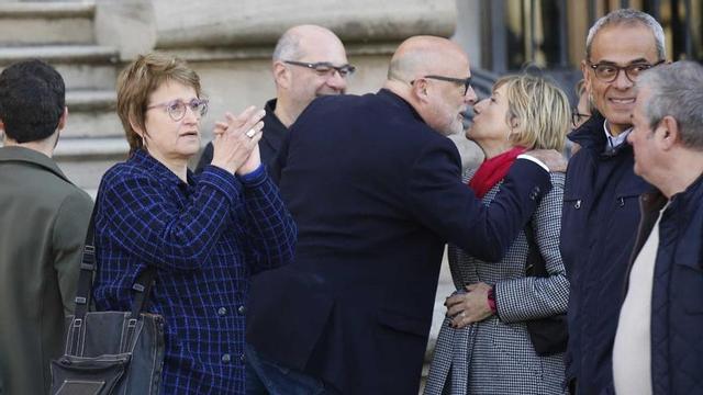 A la foto, Anna Simó, Lluís Corominas i Lluís Guinó, al costat de Carme Forcadell.