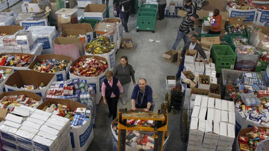 Kilos de alimentos en la sede de Bancosol tras la Gran Recogida de hace unas semanas.