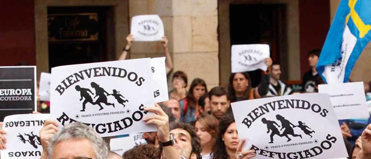 Concentración en Gijón en apoyo a los refugiados.