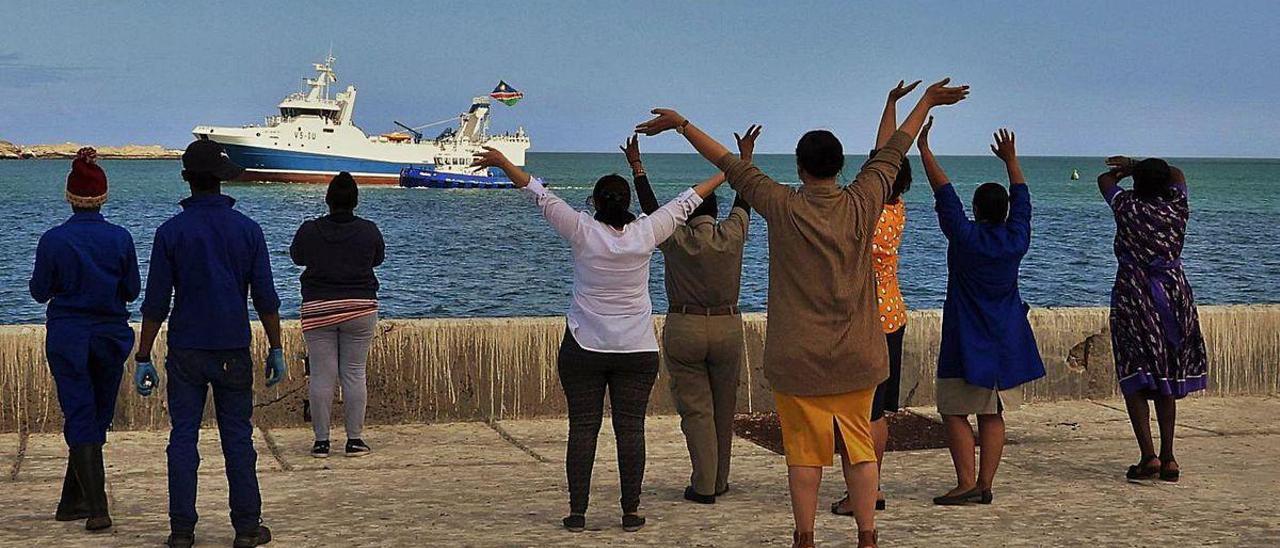 El &quot;Lalandii 1&quot;, de Nueva Pescanova, a su llegada a Lüderitz para su primera marea.