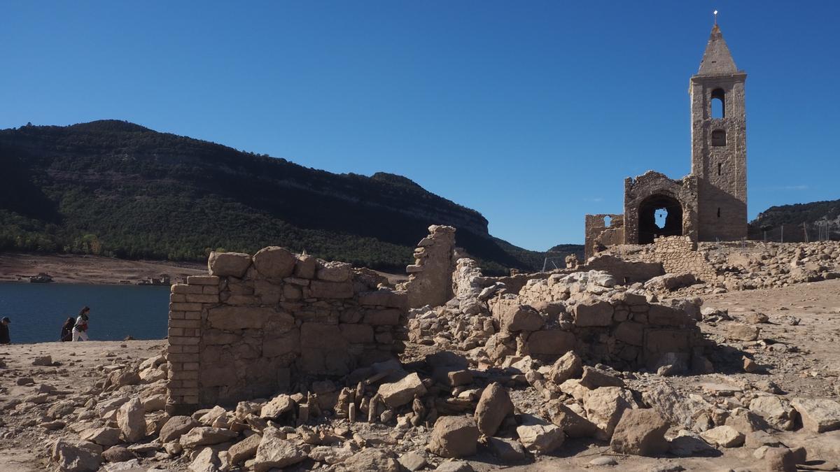 Turismo de sequía en el pantano de Sau