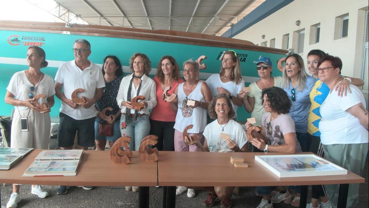 Imagen de familia de las pioneras de la Vela latina homenajeadas