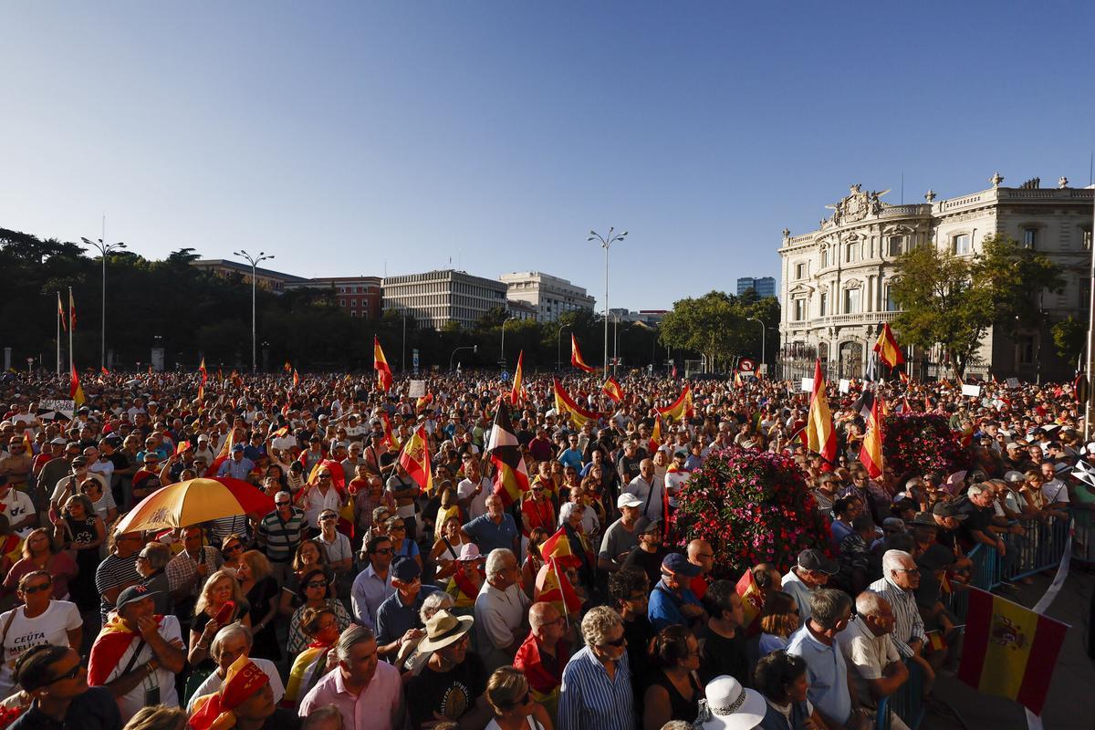 Asistentes a la manifestación con motivo del Día de Ceuta en Madrid. Asistentes a la manifestación con motivo del Día de Ceuta en Madrid.