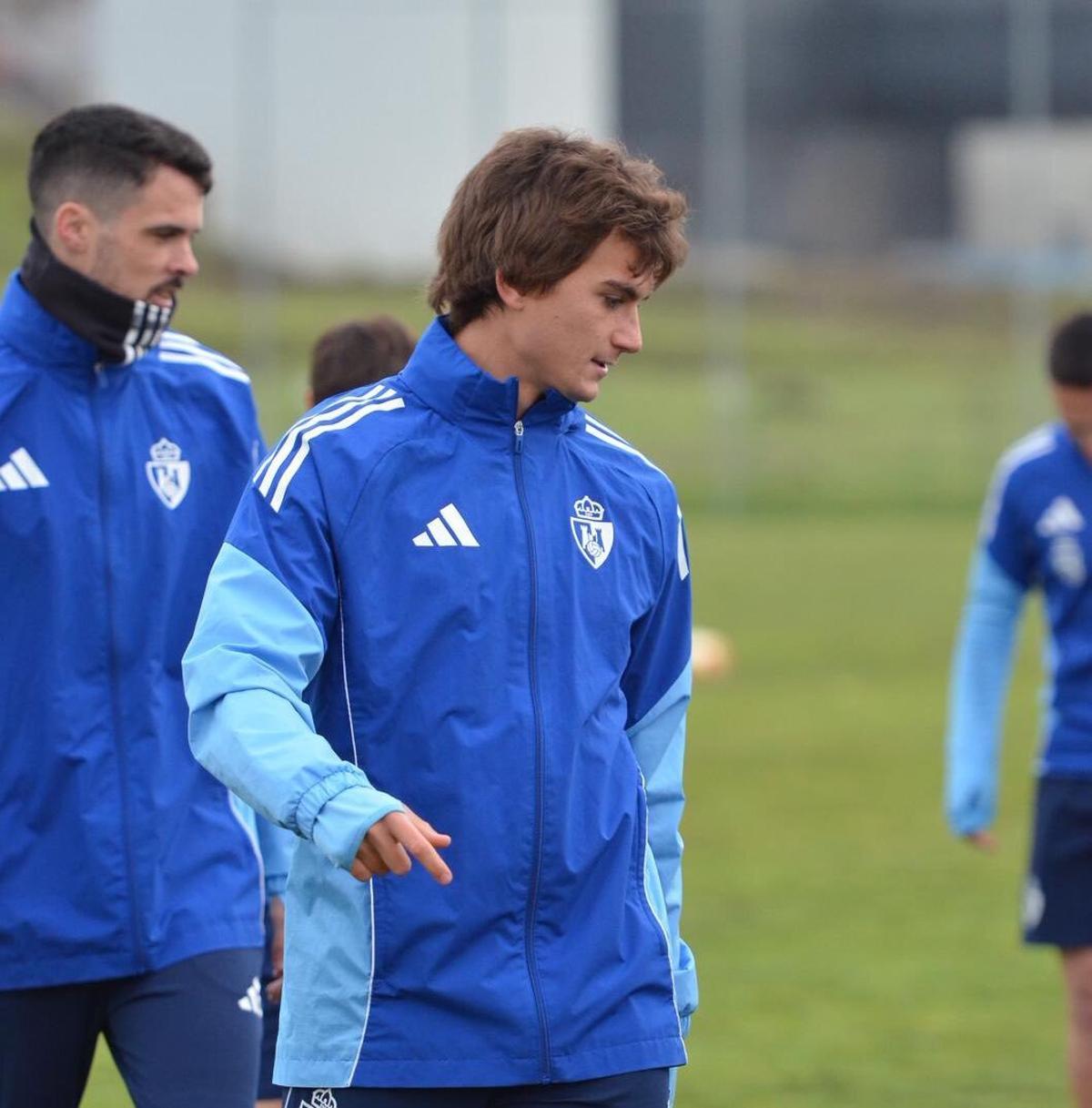 El exjugador del Hércules Slavy, durante un entrenamiento con la Ponferradina.